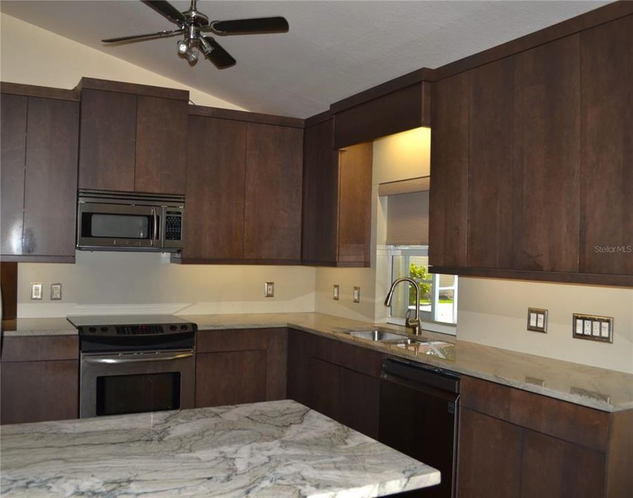 For Sale: $425,000 (3 beds, 2 baths, 1309 Square Feet)