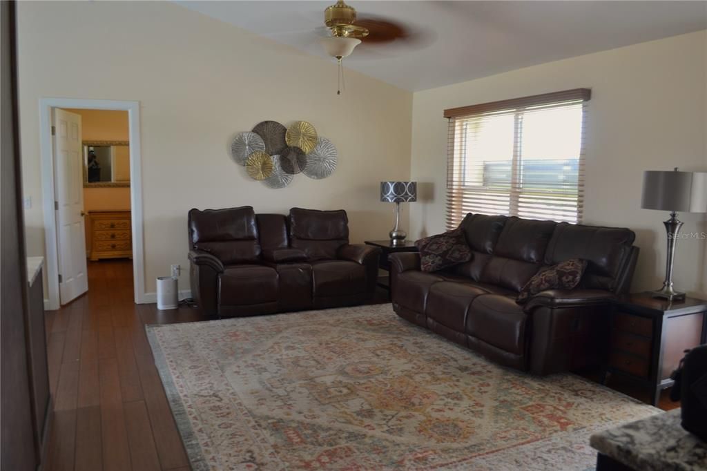 For Sale: $425,000 (3 beds, 2 baths, 1309 Square Feet)