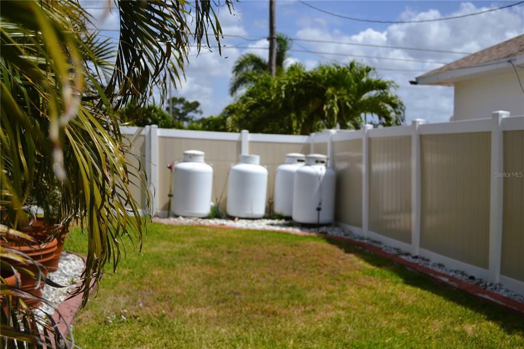 For Sale: $425,000 (3 beds, 2 baths, 1309 Square Feet)