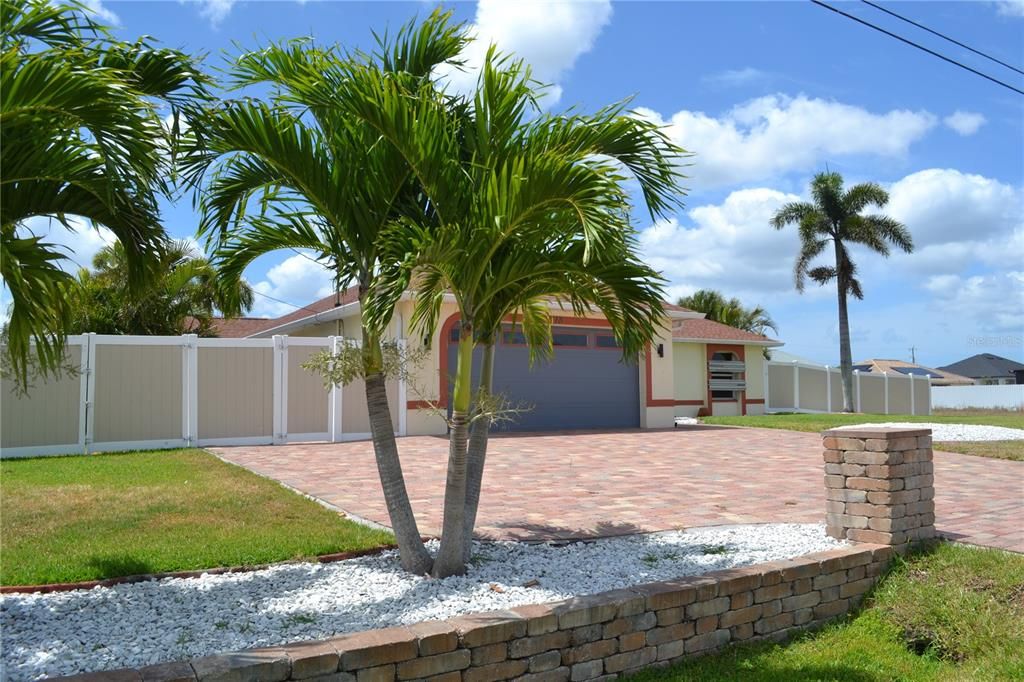 For Sale: $425,000 (3 beds, 2 baths, 1309 Square Feet)