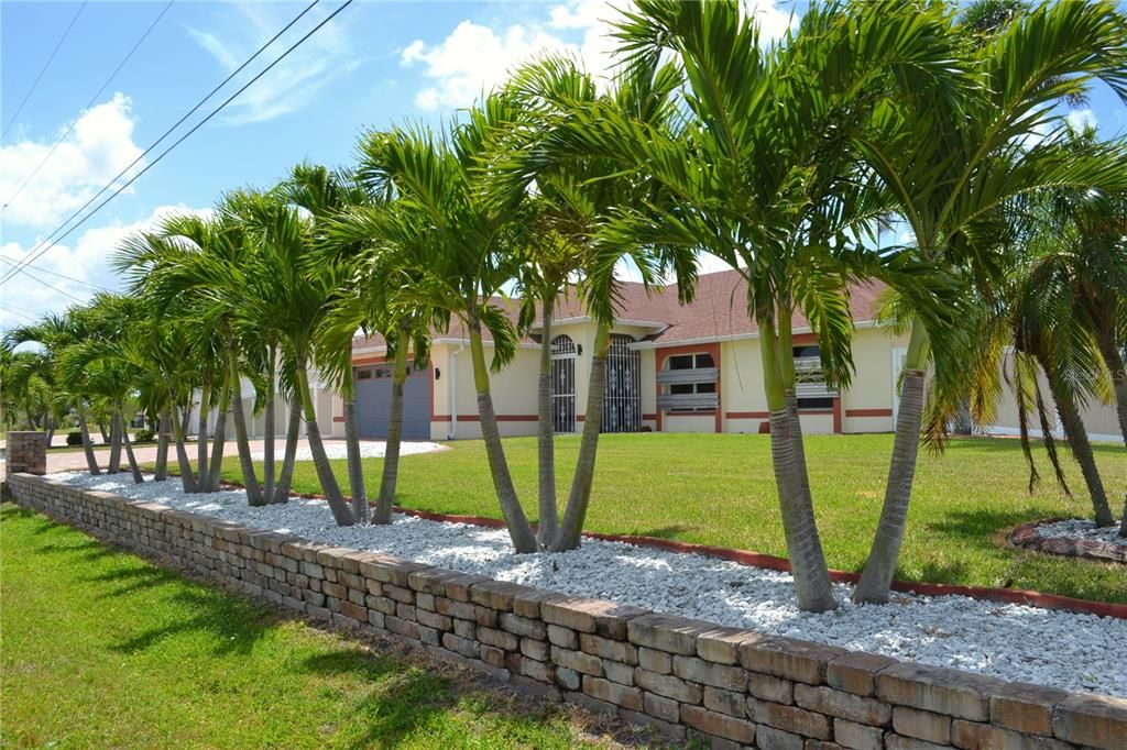 For Sale: $425,000 (3 beds, 2 baths, 1309 Square Feet)