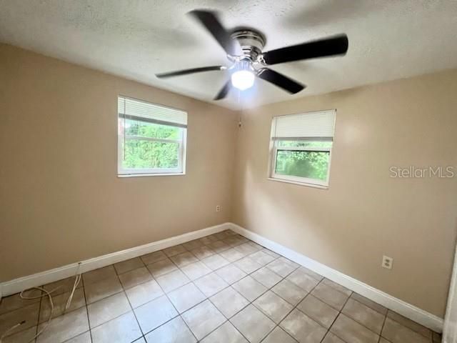 Activo con contrato: $359,000 (4 camas, 0 baños, 1296 Pies cuadrados)