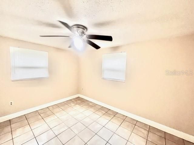 Activo con contrato: $359,000 (4 camas, 0 baños, 1296 Pies cuadrados)