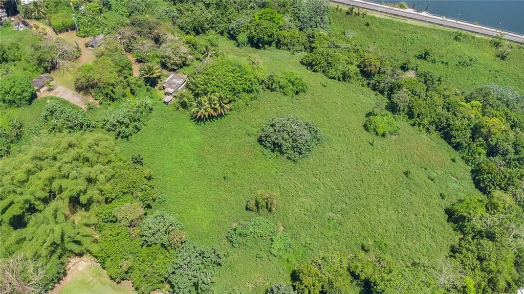 待售: $1,150,000 (14.17 acres)