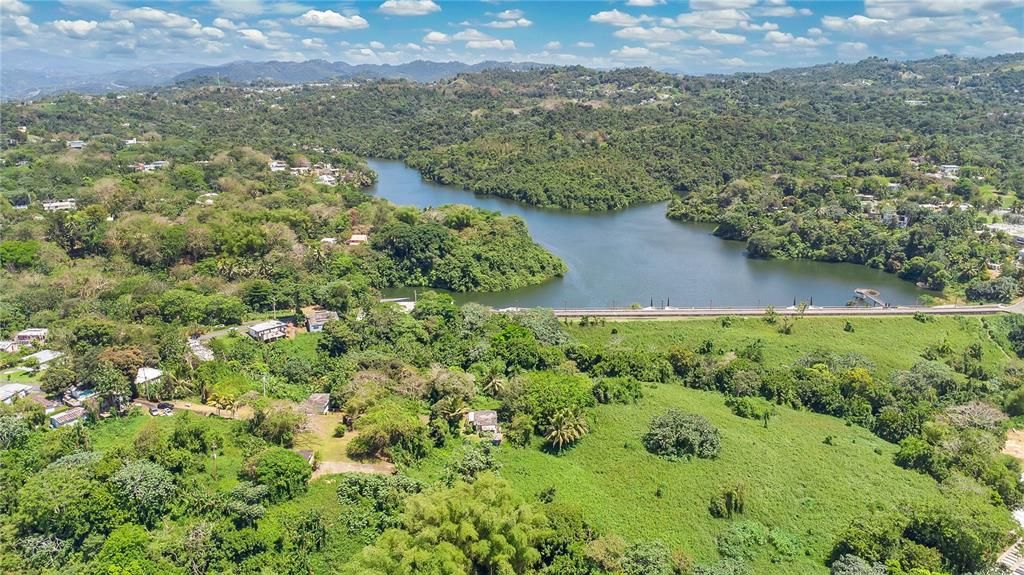 待售: $1,150,000 (14.17 acres)