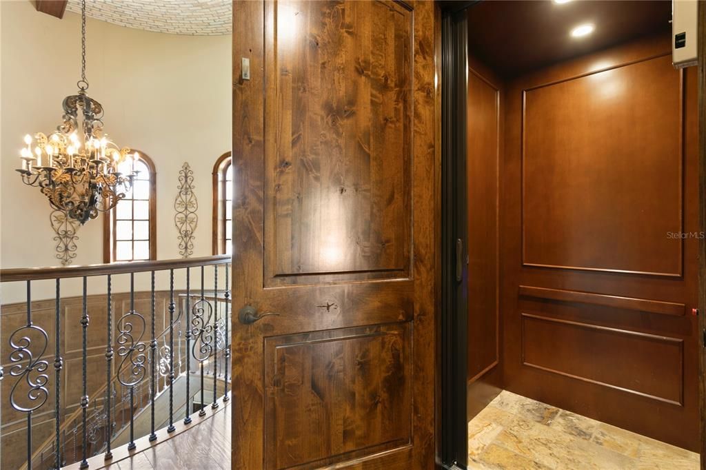 For Sale: $3,775,000 (5 beds, 5 baths, 6783 Square Feet)