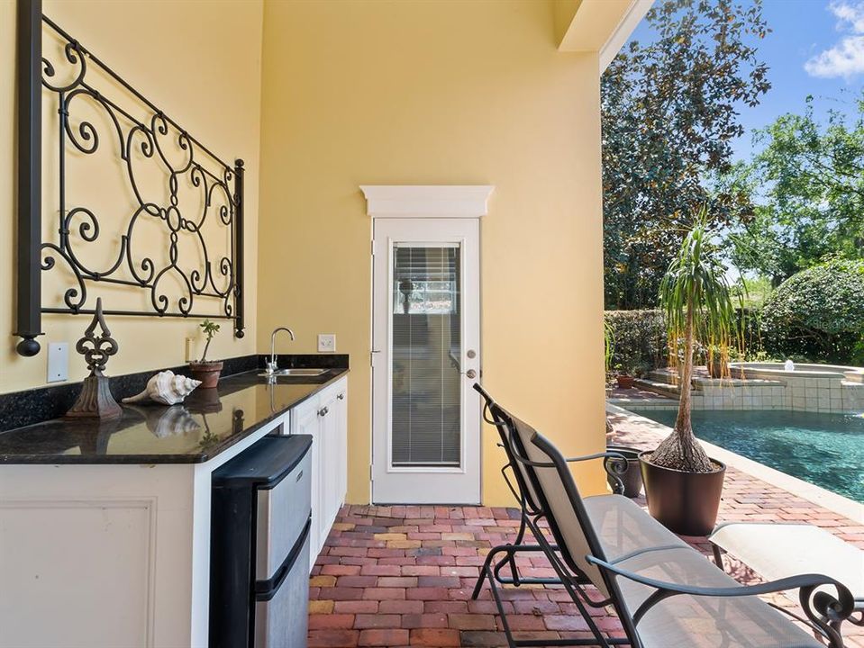 Covered Lanai with Wet Bar