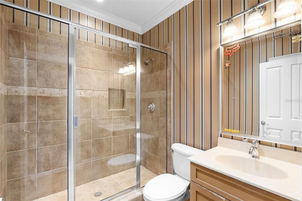 Bedroom 4 Ensuite Bath