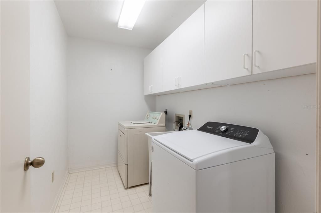 For Sale: $199,000 (2 beds, 2 baths, 1406 Square Feet)