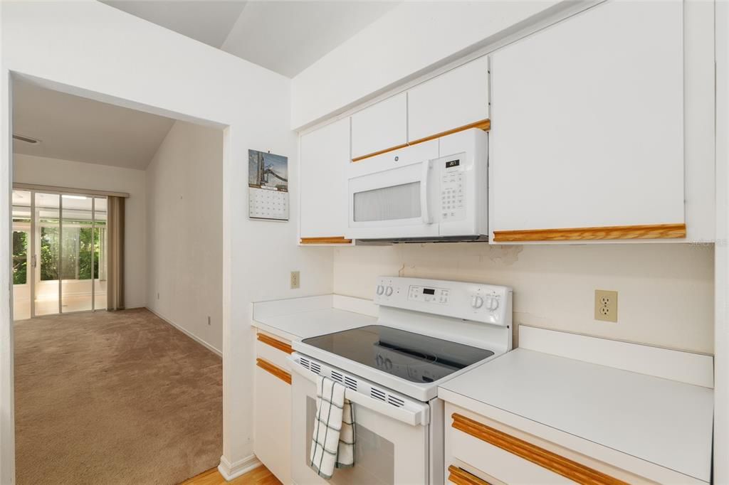 For Sale: $199,000 (2 beds, 2 baths, 1406 Square Feet)