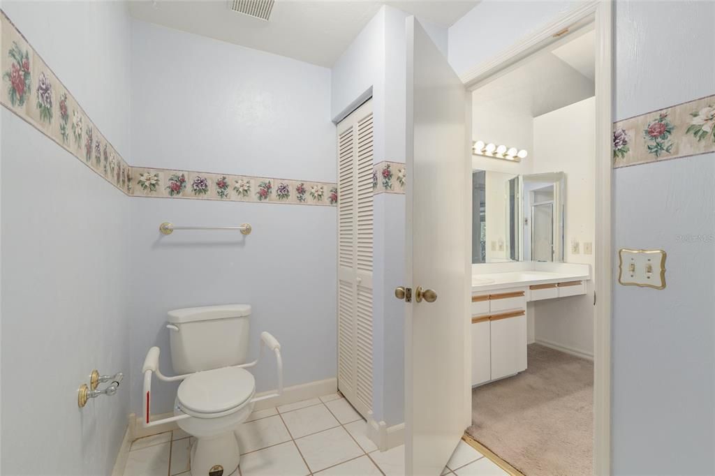 For Sale: $199,000 (2 beds, 2 baths, 1406 Square Feet)