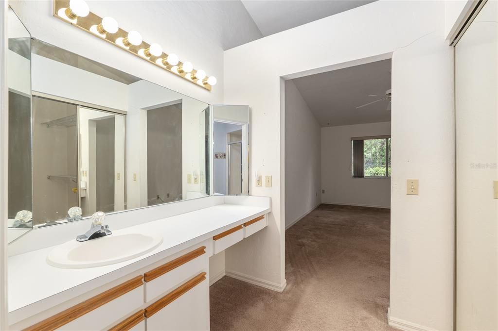 For Sale: $199,000 (2 beds, 2 baths, 1406 Square Feet)