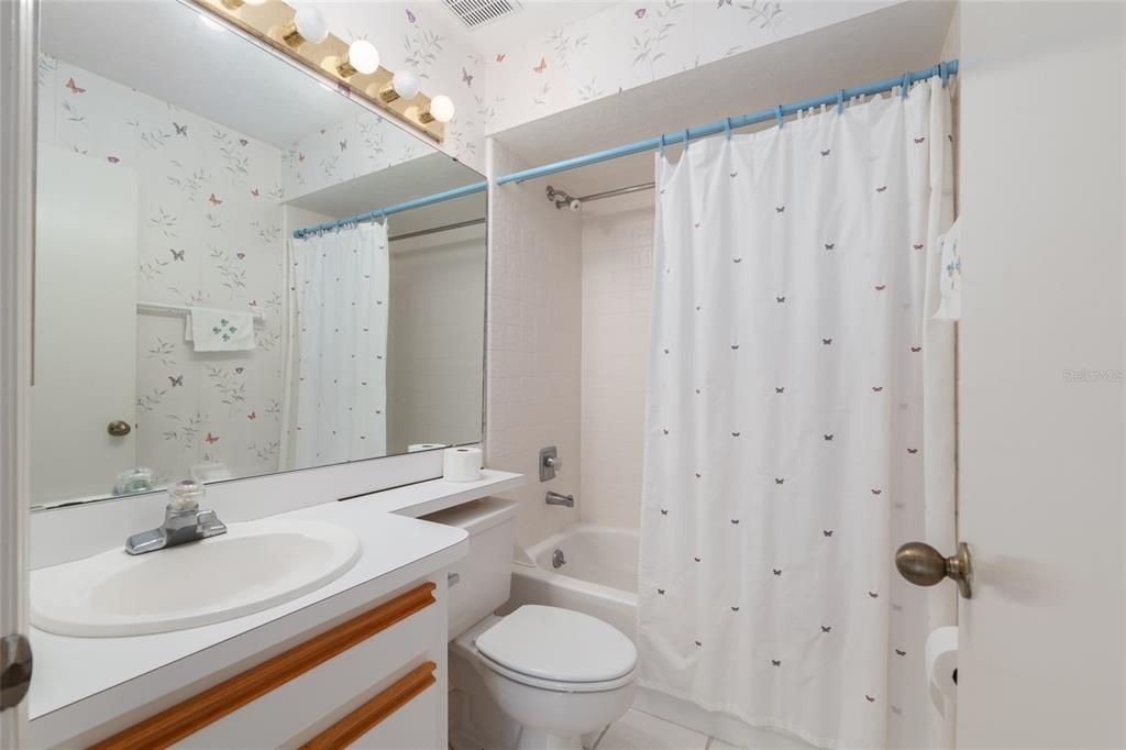 For Sale: $199,000 (2 beds, 2 baths, 1406 Square Feet)