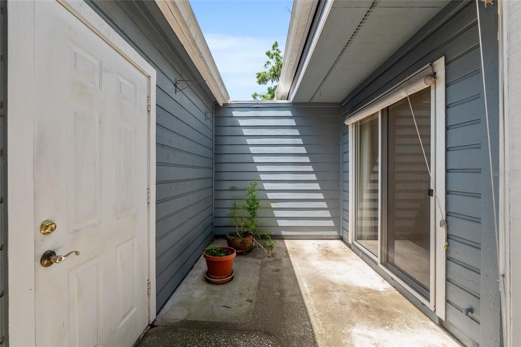 For Sale: $199,000 (2 beds, 2 baths, 1406 Square Feet)