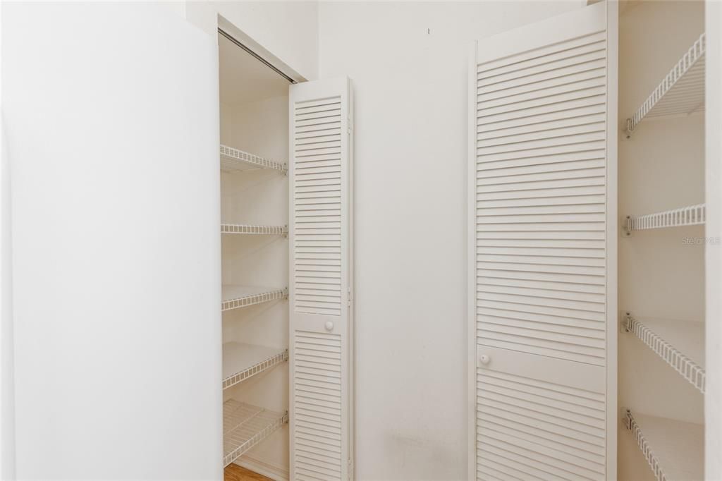 For Sale: $199,000 (2 beds, 2 baths, 1406 Square Feet)