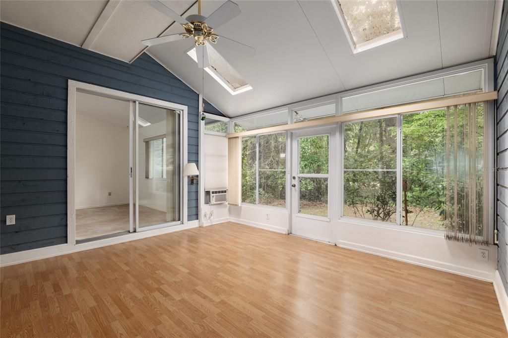 For Sale: $199,000 (2 beds, 2 baths, 1406 Square Feet)