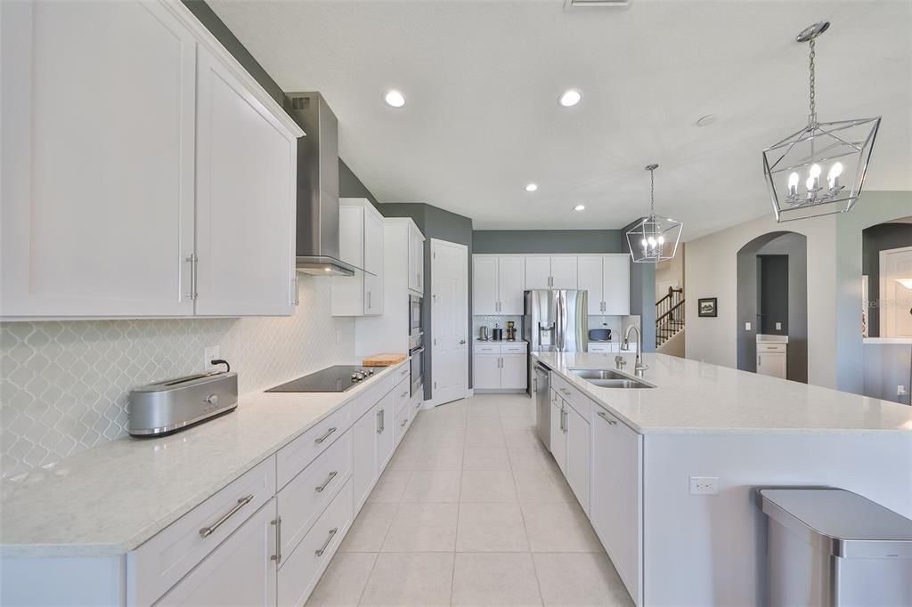 待售: $840,000 (5 贝兹, 4 浴室, 4389 平方英尺)