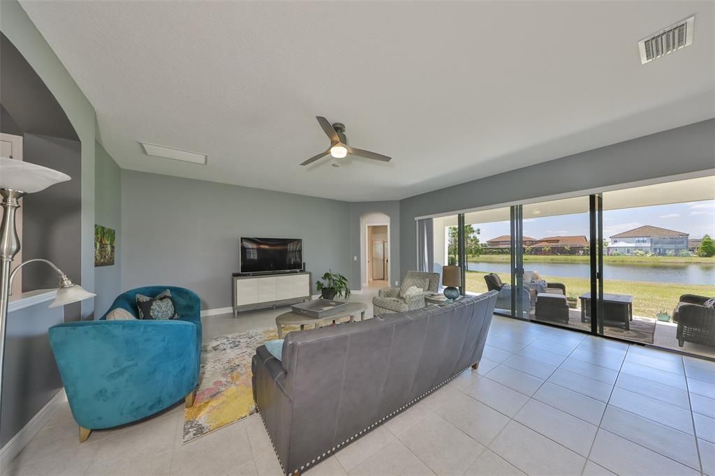 待售: $840,000 (5 贝兹, 4 浴室, 4389 平方英尺)