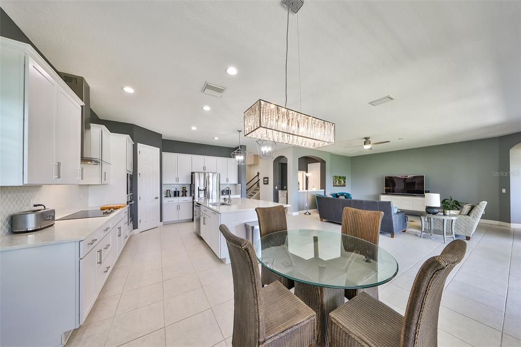 待售: $840,000 (5 贝兹, 4 浴室, 4389 平方英尺)