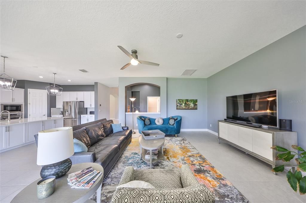 待售: $840,000 (5 贝兹, 4 浴室, 4389 平方英尺)