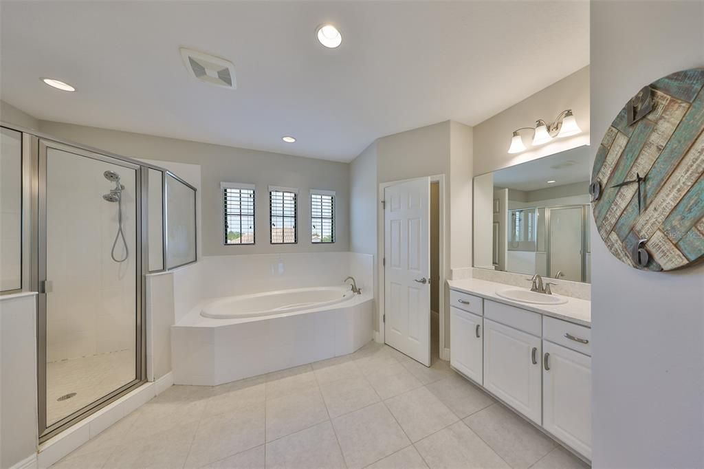 待售: $840,000 (5 贝兹, 4 浴室, 4389 平方英尺)