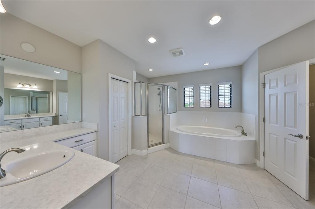 待售: $840,000 (5 贝兹, 4 浴室, 4389 平方英尺)