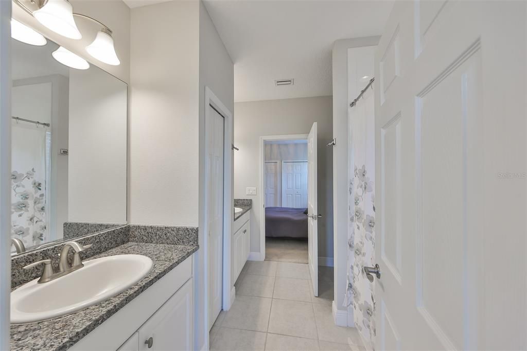 待售: $840,000 (5 贝兹, 4 浴室, 4389 平方英尺)