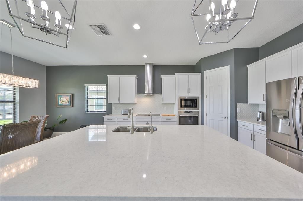 待售: $840,000 (5 贝兹, 4 浴室, 4389 平方英尺)