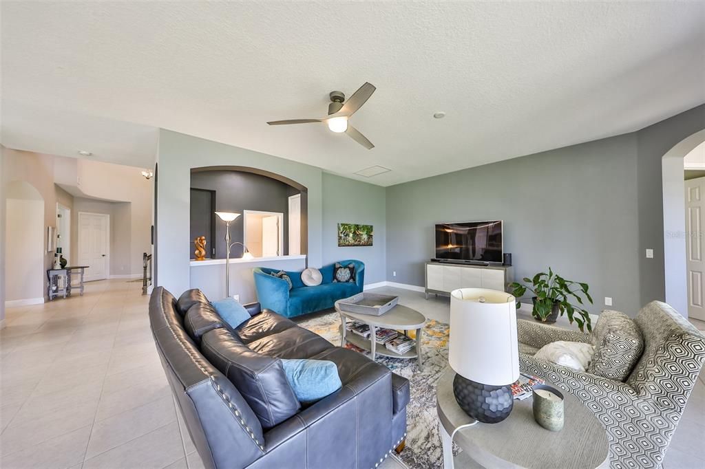 待售: $840,000 (5 贝兹, 4 浴室, 4389 平方英尺)