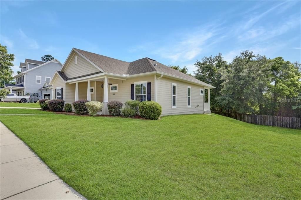 Active With Contract: $349,900 (3 beds, 2 baths, 1565 Square Feet)