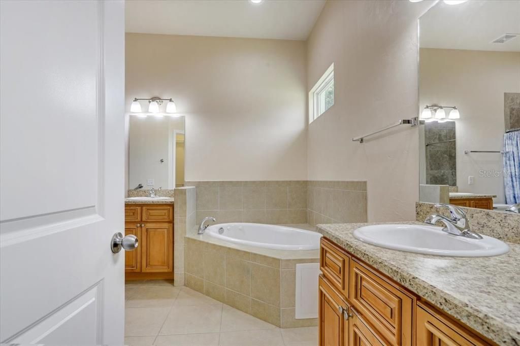 Active With Contract: $349,900 (3 beds, 2 baths, 1565 Square Feet)