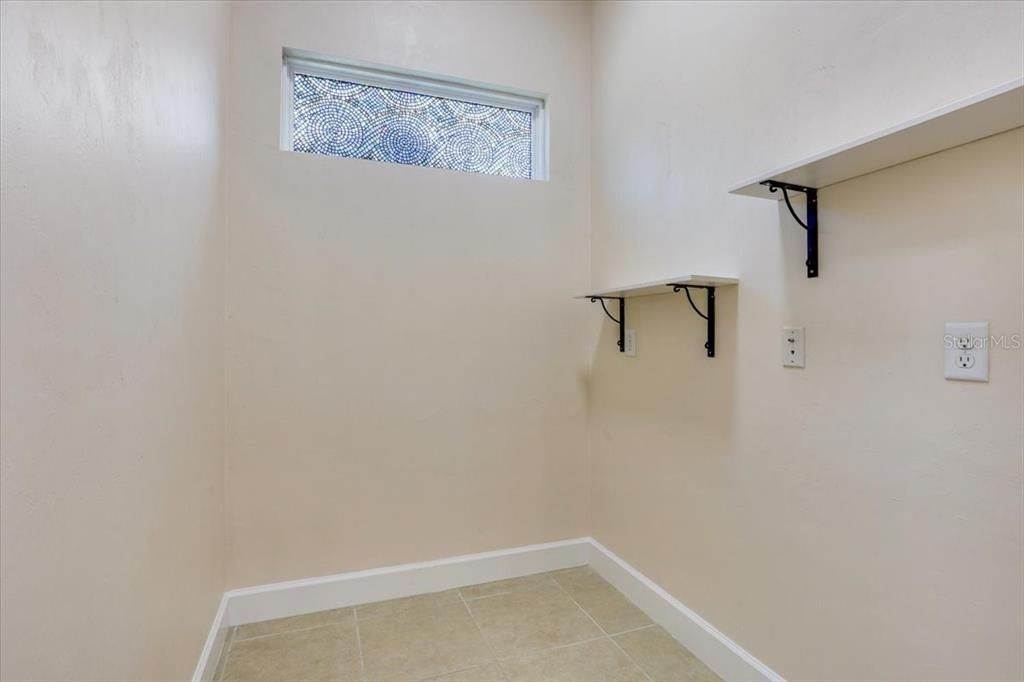 Active With Contract: $349,900 (3 beds, 2 baths, 1565 Square Feet)