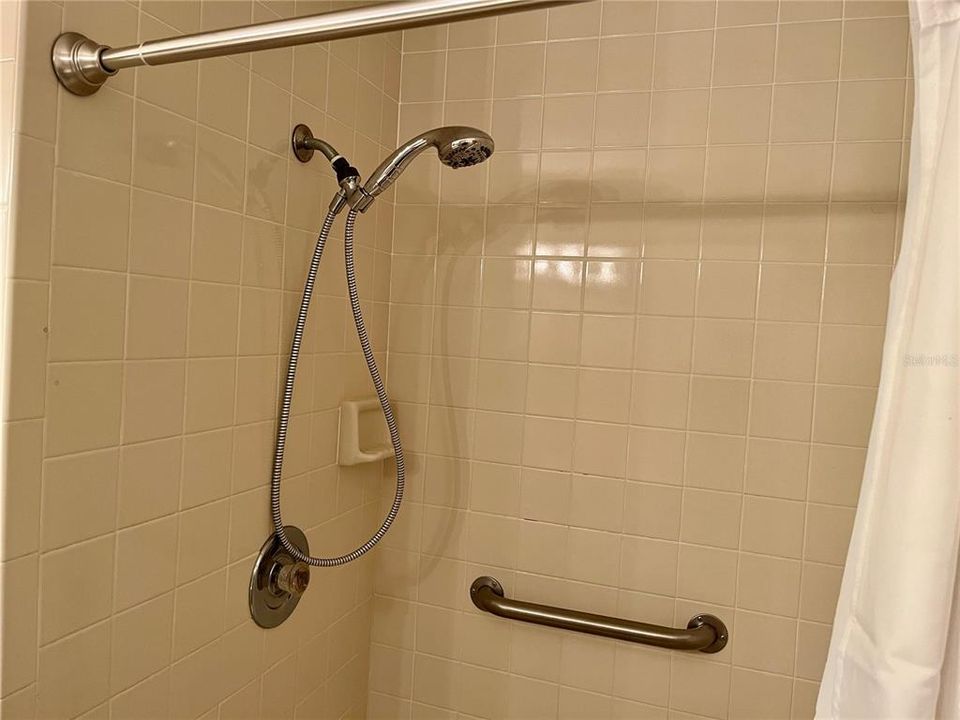 Activo con contrato: $123,900 (2 camas, 2 baños, 1070 Pies cuadrados)