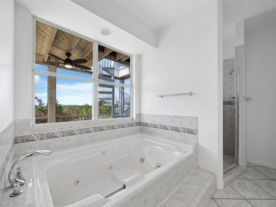 На продажу: $1,600,000 (3 спален, 2 ванн, 2559 Квадратных фут)