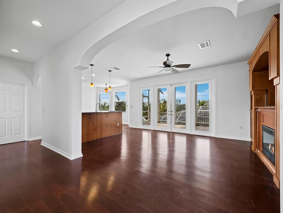 На продажу: $1,600,000 (3 спален, 2 ванн, 2559 Квадратных фут)