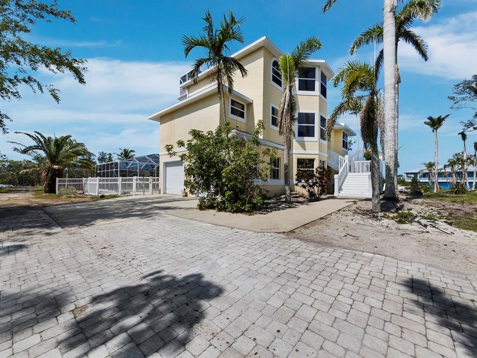 На продажу: $1,600,000 (3 спален, 2 ванн, 2559 Квадратных фут)