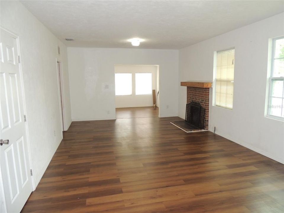 待售: $179,900 (3 贝兹, 1 浴室, 1036 平方英尺)