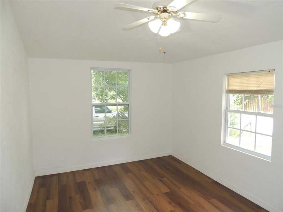 待售: $179,900 (3 贝兹, 1 浴室, 1036 平方英尺)