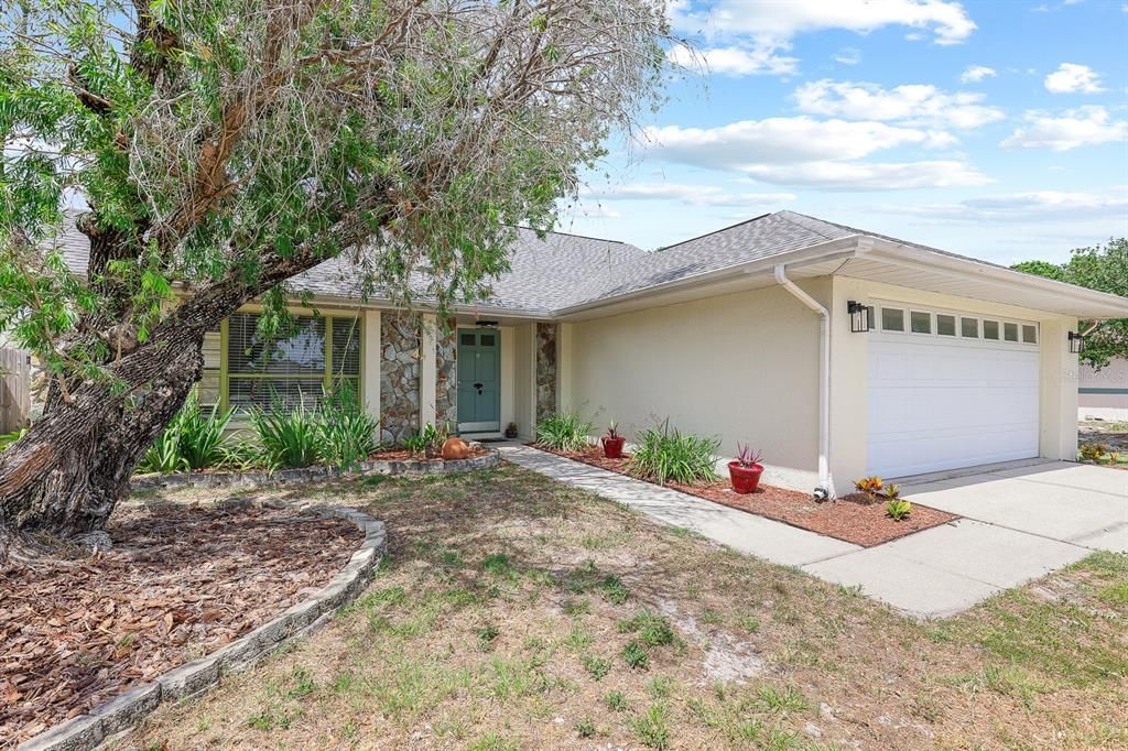 Active With Contract: $365,000 (3 beds, 2 baths, 1729 Square Feet)