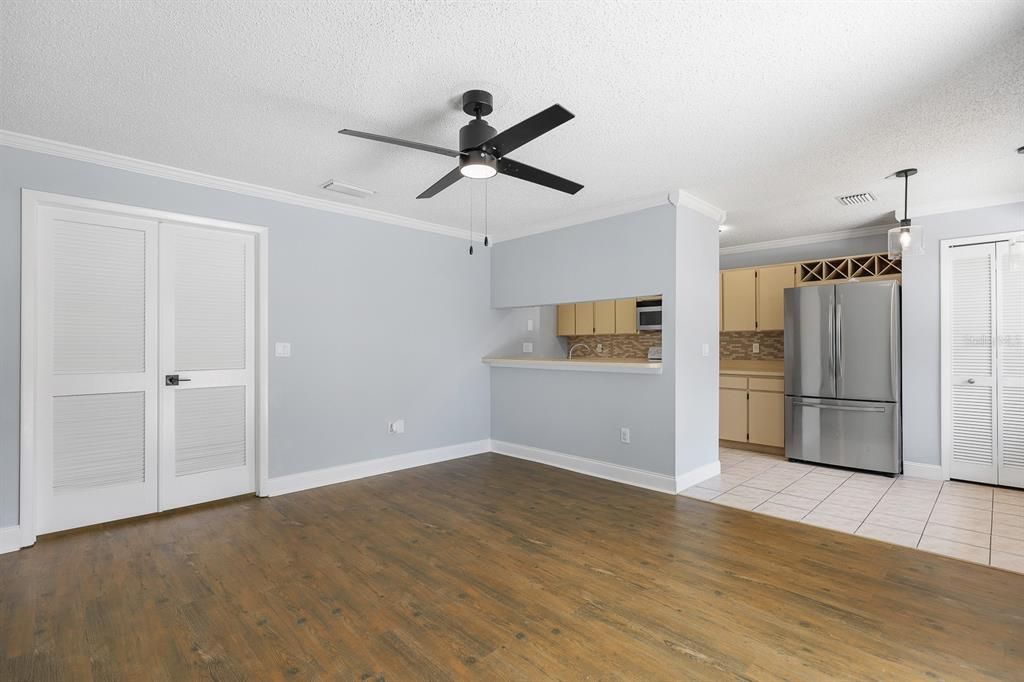 Active With Contract: $365,000 (3 beds, 2 baths, 1729 Square Feet)