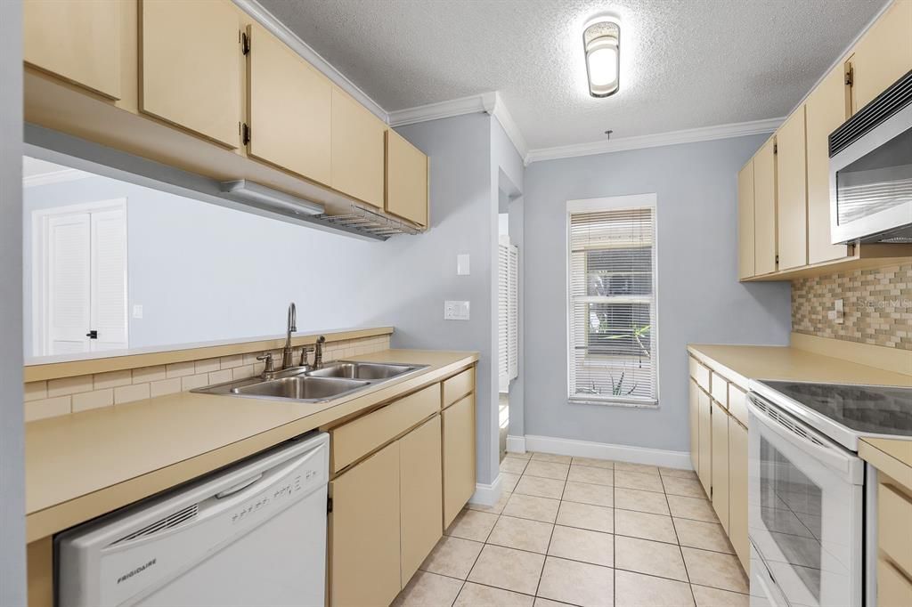 Active With Contract: $365,000 (3 beds, 2 baths, 1729 Square Feet)