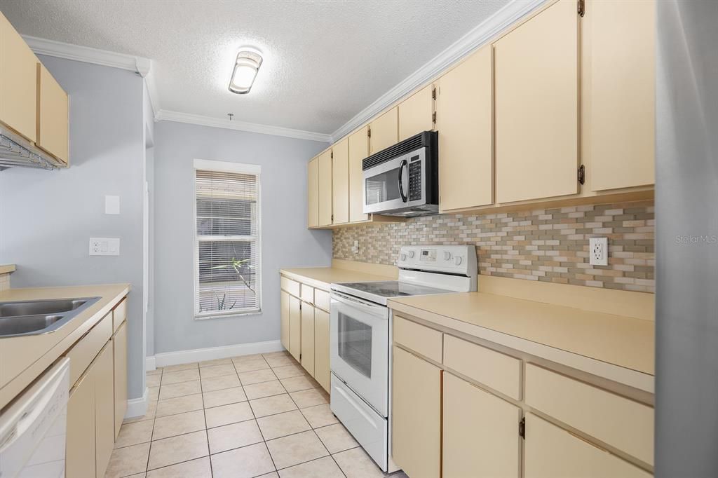 Active With Contract: $365,000 (3 beds, 2 baths, 1729 Square Feet)