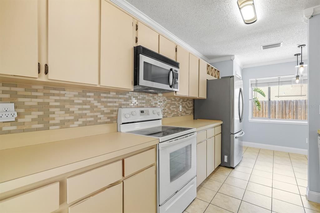 Active With Contract: $365,000 (3 beds, 2 baths, 1729 Square Feet)