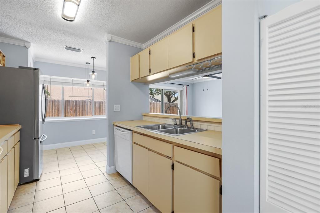 Active With Contract: $365,000 (3 beds, 2 baths, 1729 Square Feet)