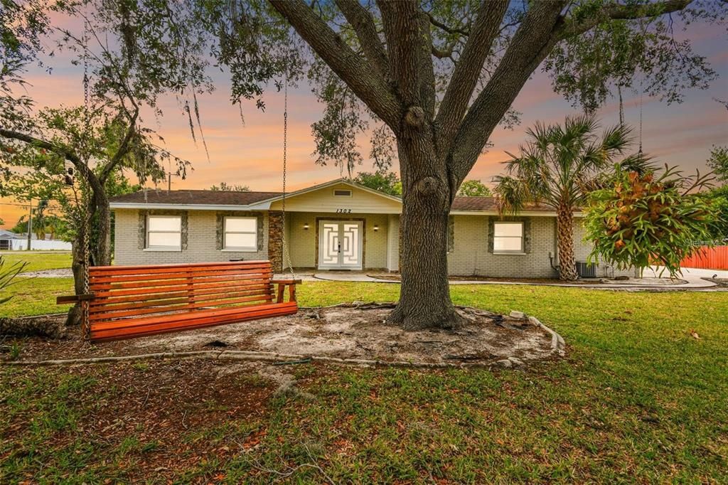 最近租的: $3,500 (4 贝兹, 3 浴室, 2582 平方英尺)