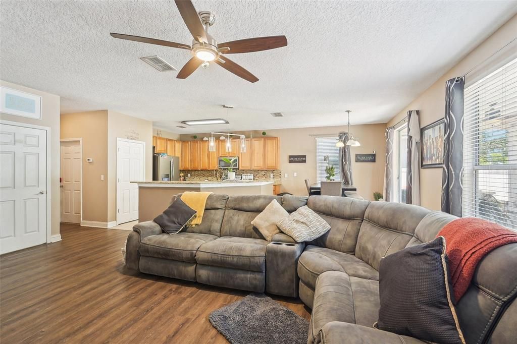 For Sale: $498,900 (5 beds, 4 baths, 3129 Square Feet)