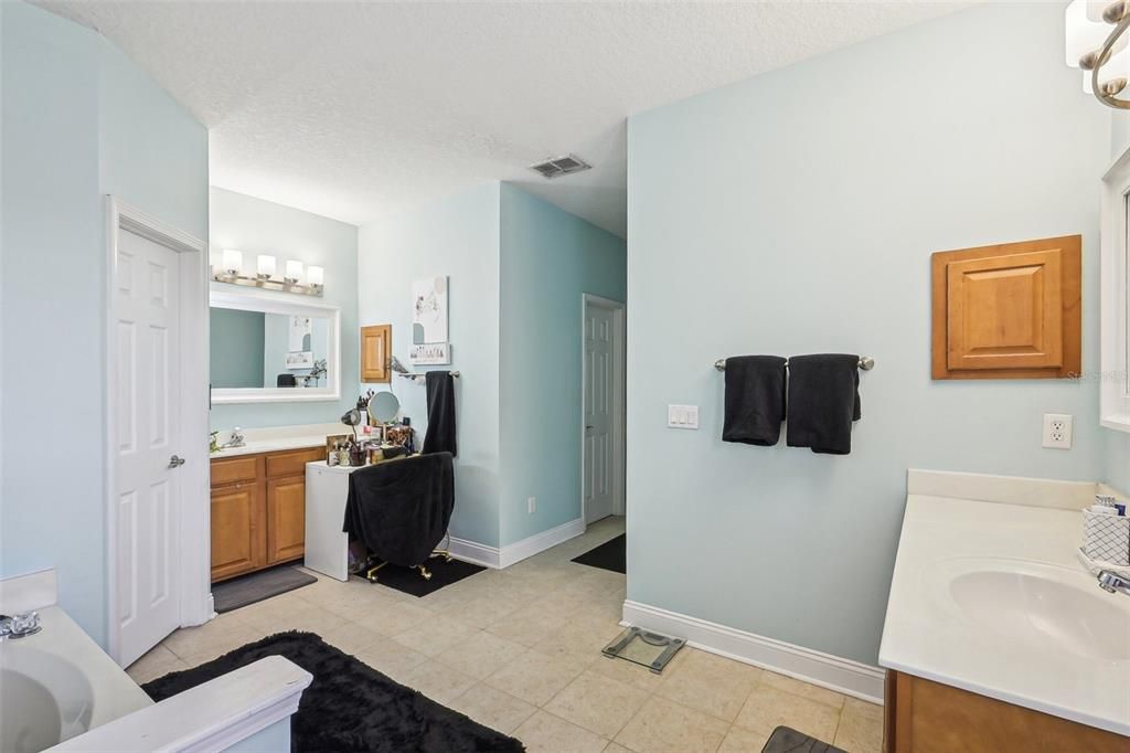 For Sale: $498,900 (5 beds, 4 baths, 3129 Square Feet)