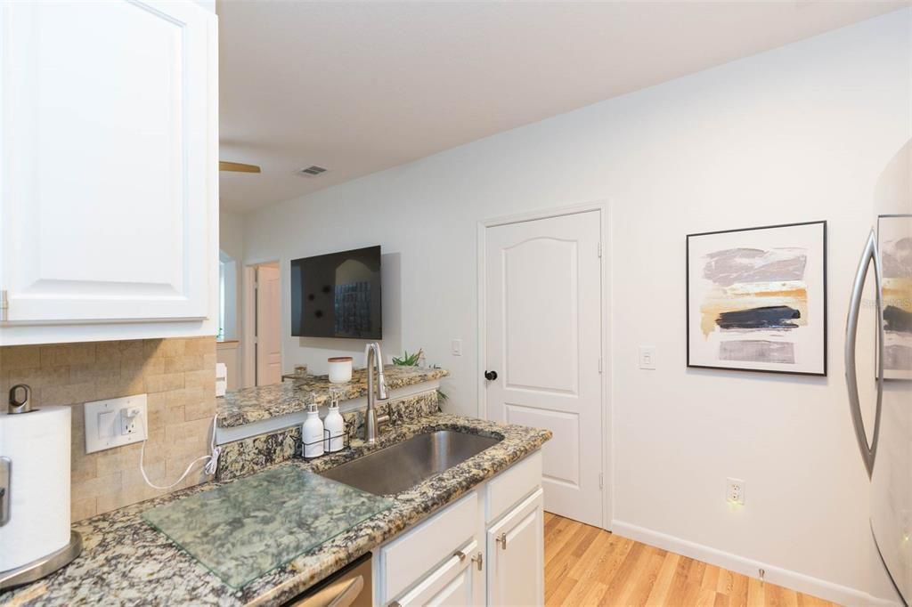 For Sale: $148,000 (1 beds, 1 baths, 830 Square Feet)