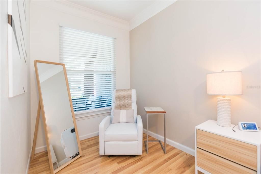 For Sale: $148,000 (1 beds, 1 baths, 830 Square Feet)