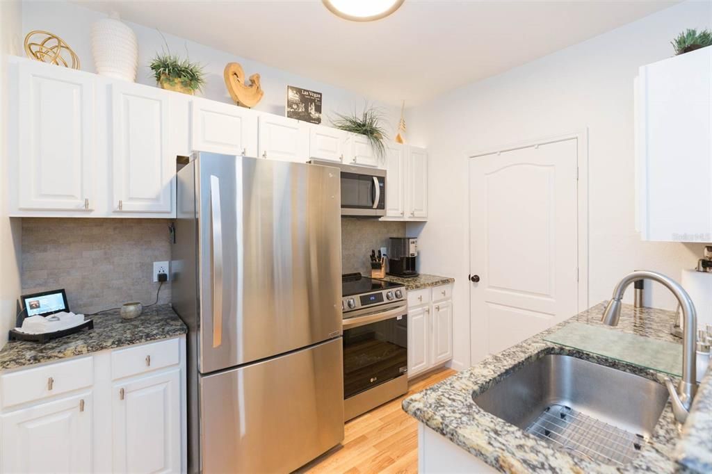 For Sale: $148,000 (1 beds, 1 baths, 830 Square Feet)